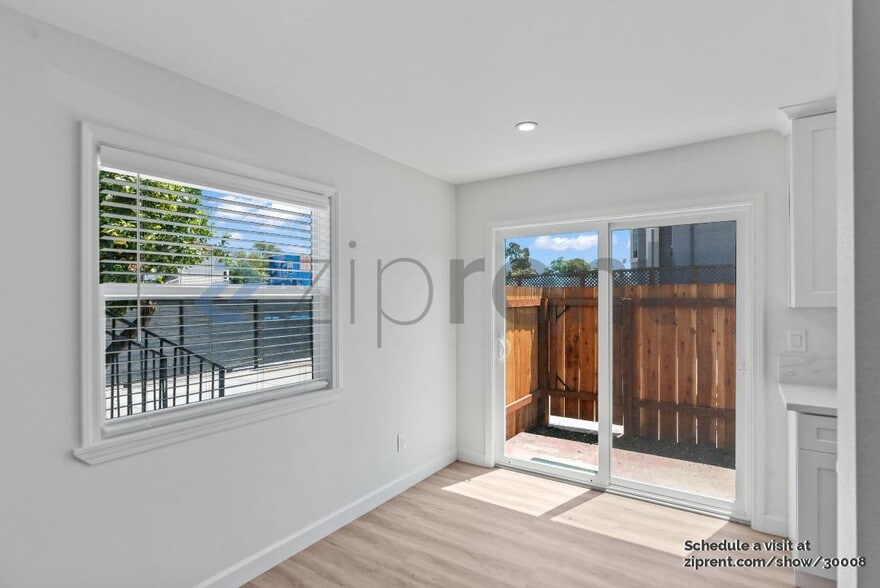 Building Photo - Unit