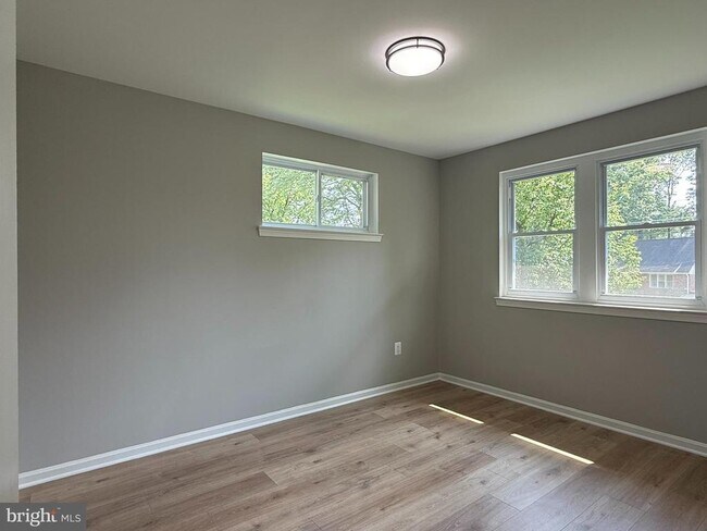 Building Photo - 5507 Kings Park Dr