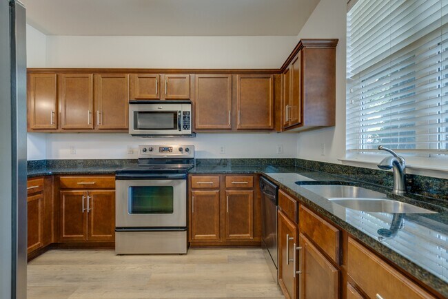 Building Photo - 816 Hillview Heights