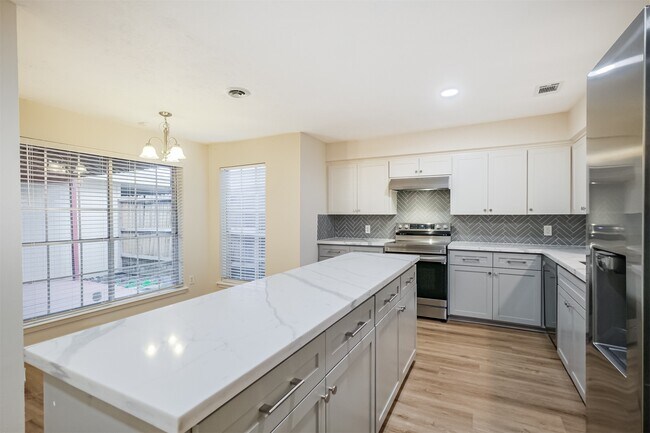 Building Photo - 3362 Continental Dr