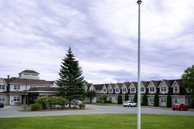 Building Photo - 1 bed, 1 bath independent senior living (55+ years of age) heat, hot water, & electricity include...