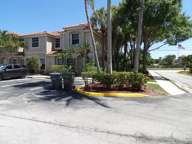 Building Photo - 996 Summit Lake Dr