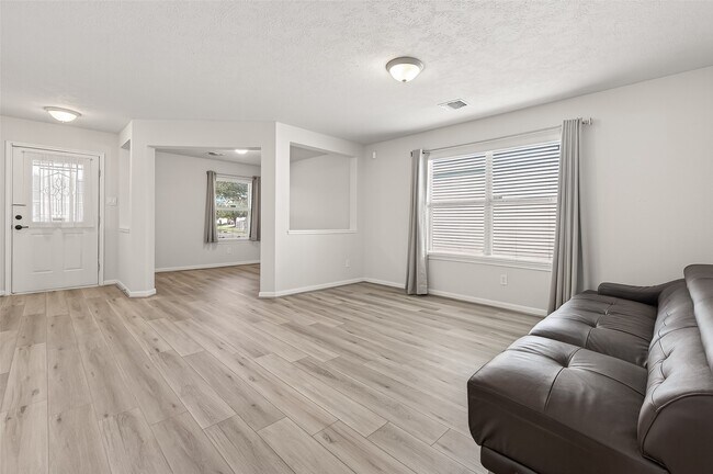 Building Photo - 7554 Appleberry Dr