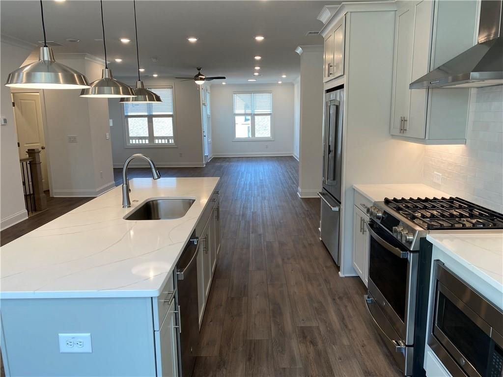 Building Photo - 805 Green Sapling Trl