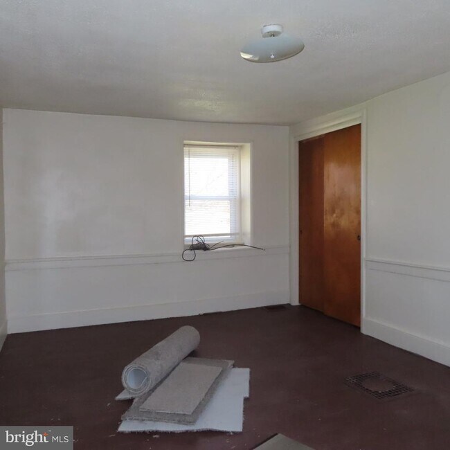 Building Photo - 11677 Lincoln Way W