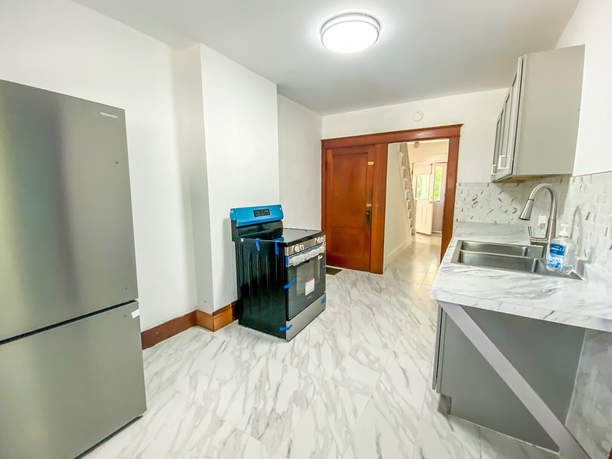 Building Photo - 8 Howe St