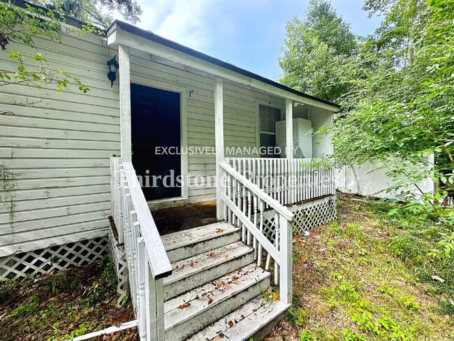 Building Photo - 2748 Gilmore St