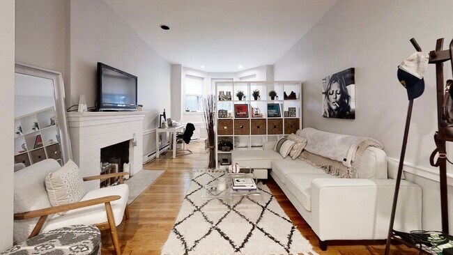 Building Photo - 125 Beacon St