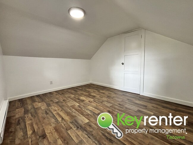 Building Photo - Updated 3-Bedroom Home for Rent in Central...