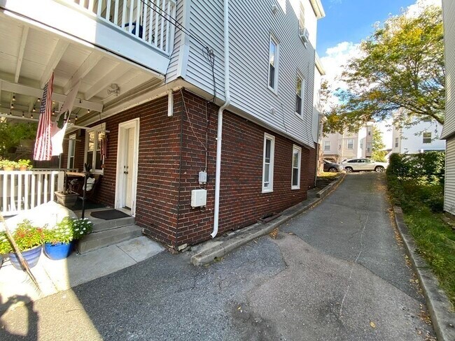 Building Photo - 4295 Washington St