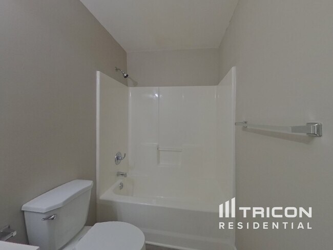 Building Photo - 1711 Southwind Dr
