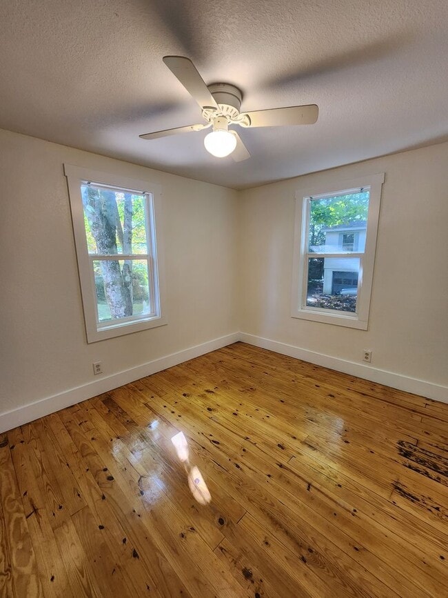 Building Photo - Charming Cottage-Black Mountain