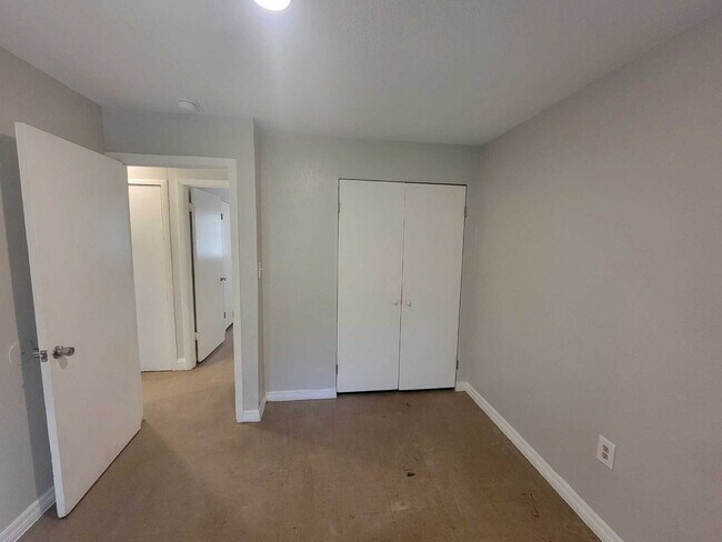 Building Photo - 402 Peters St