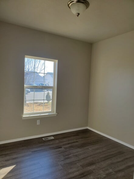 2nd Bedroom - 776 Parkwood Dr