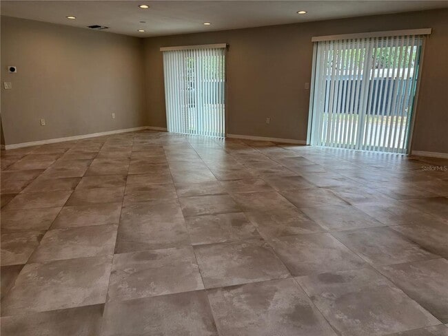 Building Photo - 5839 Erin Ln S