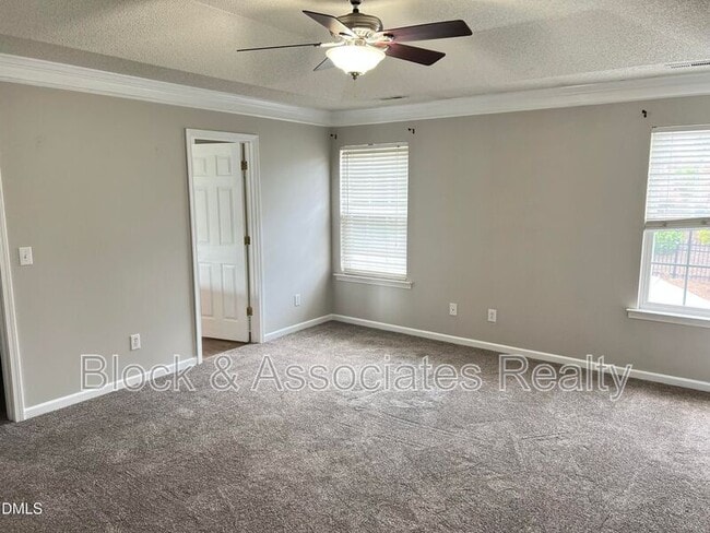 Building Photo - 5013 Marathon Ln