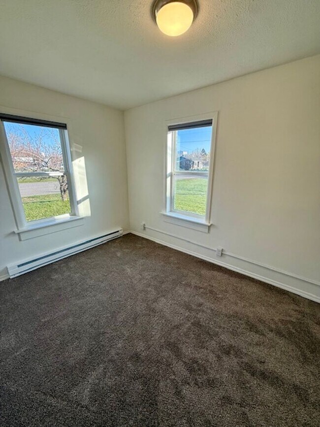 Building Photo - Newly Renovated 2-Bedroom Home – Pet Friendly!