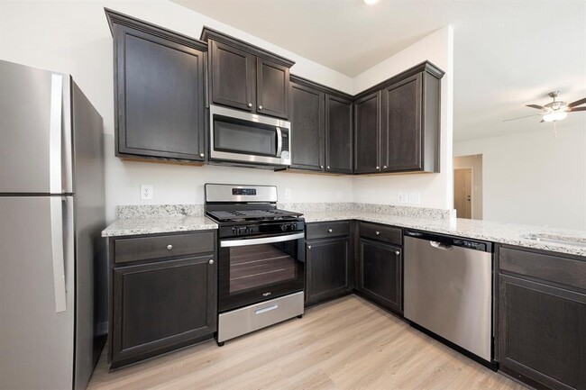 Building Photo - 15454 Maple Ter Dr