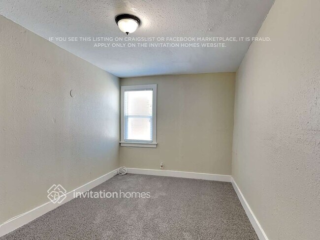 Building Photo - 2627 S Dunsmuir Ave