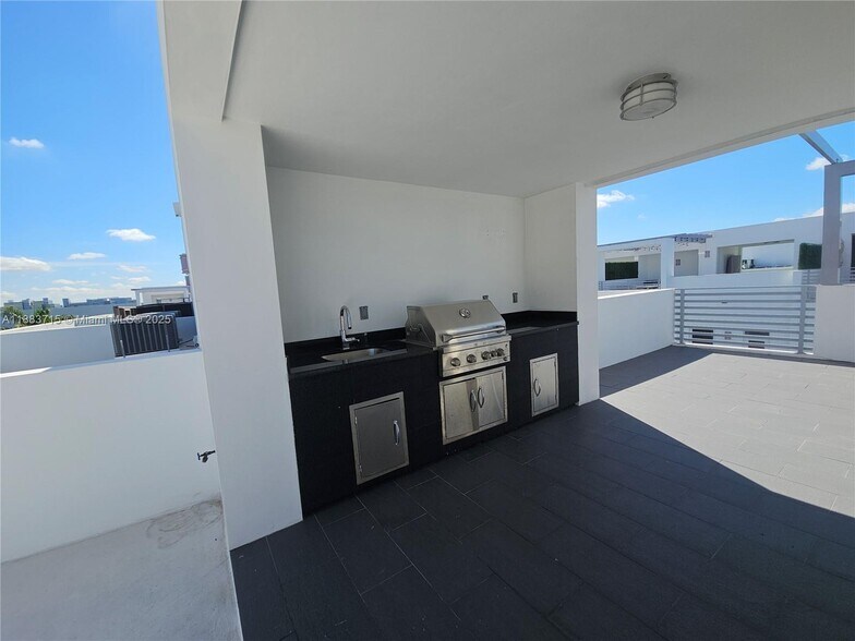 Building Photo - 9177 NW 33rd St