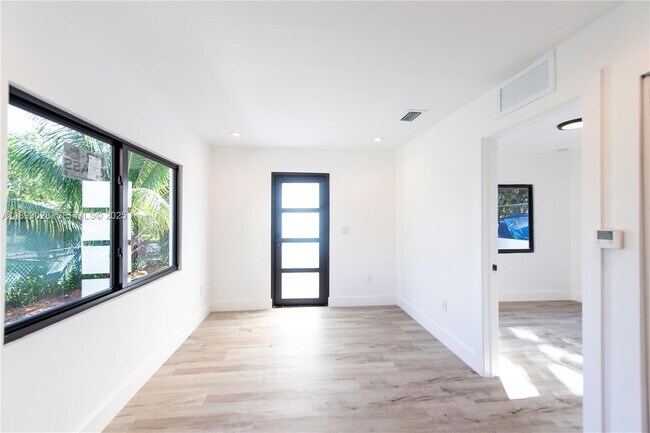 Building Photo - 764 NW 36th Ave