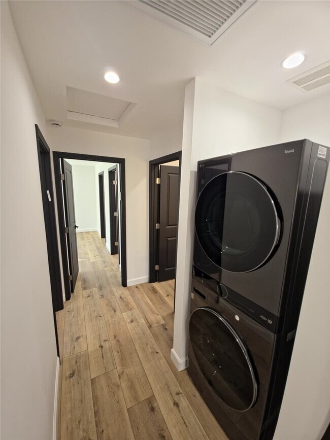 Building Photo - 7045 Nestle Ave