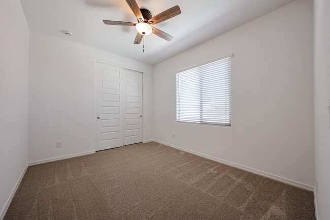 Building Photo - 7677 W Smoketree Dr