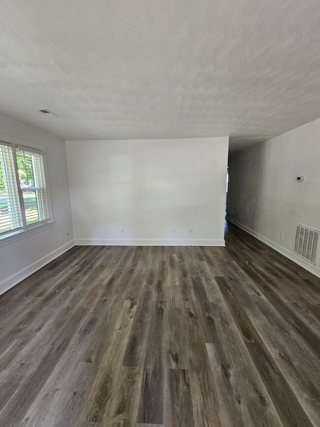 Building Photo - 348 Virginian Dr unit A