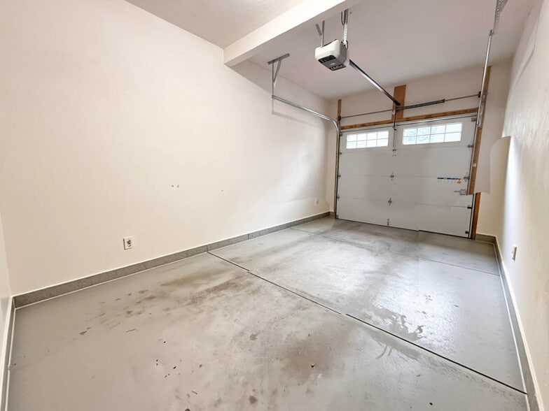 Building Photo - 2 Oreilly Ln