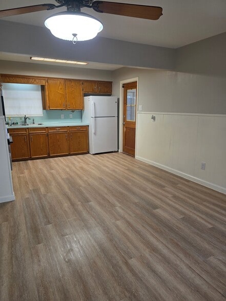 Building Photo - 706 Mark St