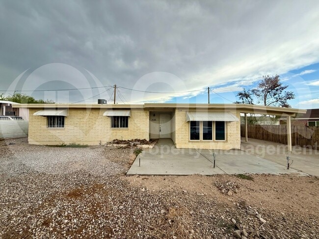 Building Photo - 2120 N 3rd Ave