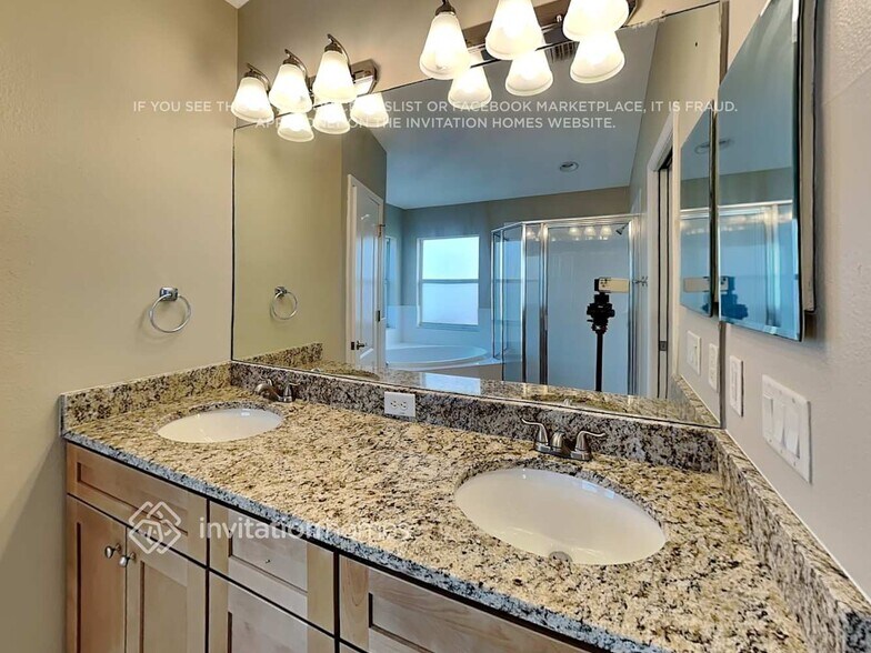 Building Photo - 2335 Roanoke Springs Dr