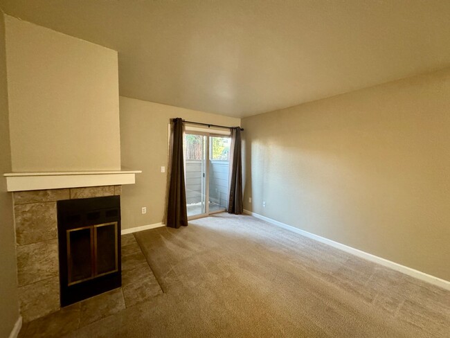 Building Photo - Adorable Condo Available Now!