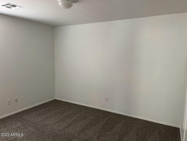 Building Photo - 3217 S 65th Dr