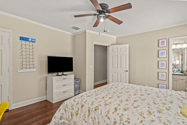 Building Photo - TCU-3518 Westcliff Rd