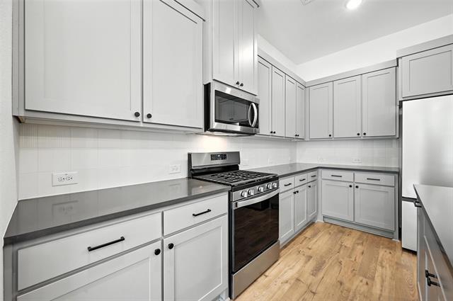 Building Photo - 2528 Campden Mews