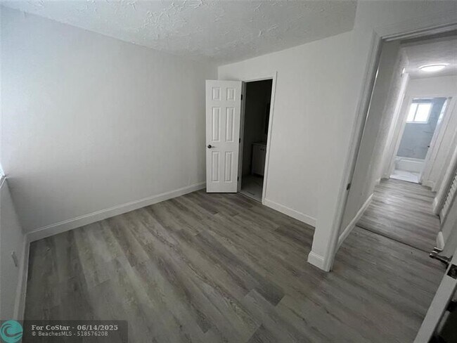Building Photo - 1449 W 36th St