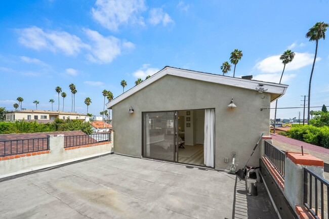 Building Photo - 1515 S Orange Dr