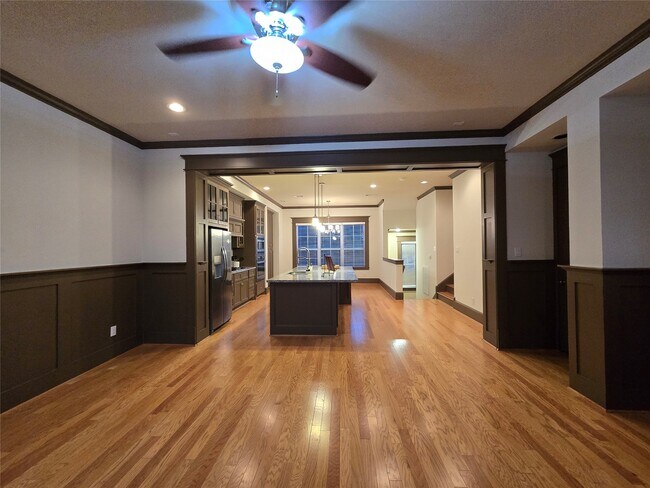 Building Photo - 855 Mathis St