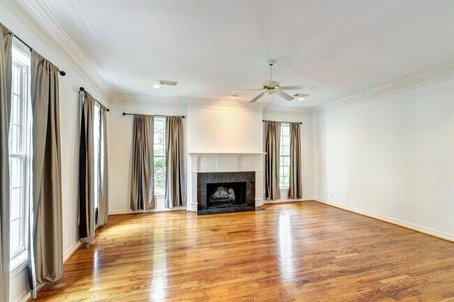 Building Photo - 57 Briar Hollow Ln