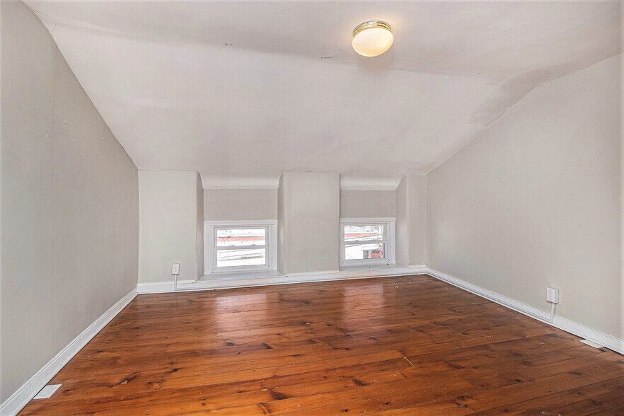 Building Photo - 147 Fountain St