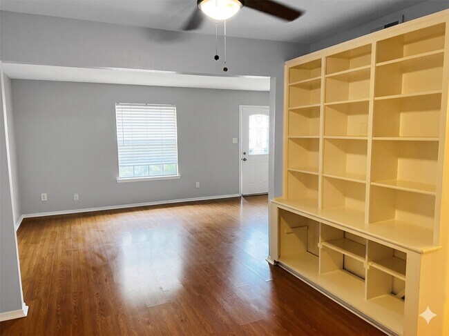 Building Photo - 1069 Willow Oaks Cir