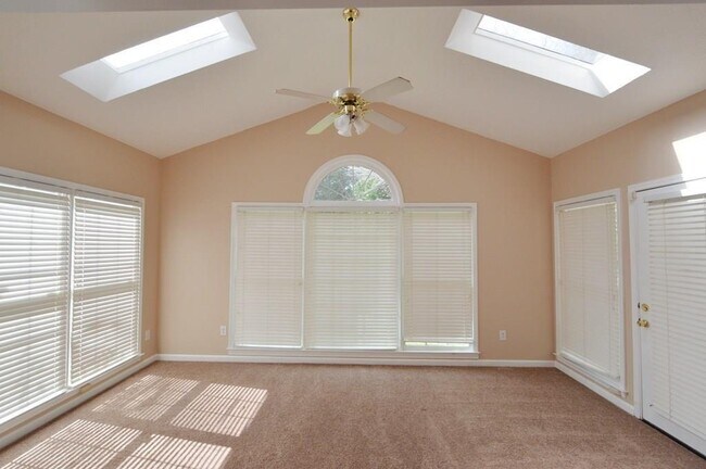 Building Photo - 5555 Cannonero Dr