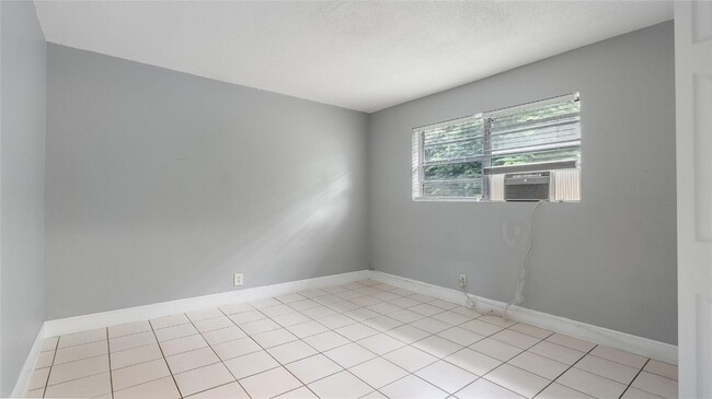 Building Photo - 626 SW 14th Ave