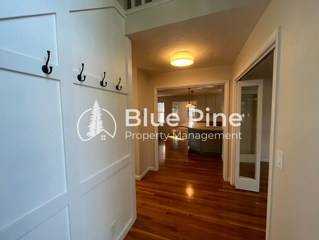 Building Photo - 3267 Merlin Dr