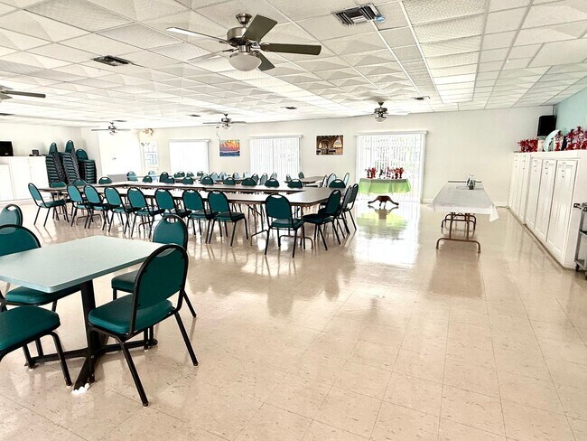 Building Photo - 2 Bed 2 Bath Condo for Rent in 55+ Peaceful Community!