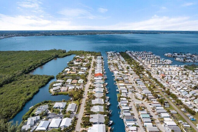 Building Photo - 44 Aqua Ra Dr