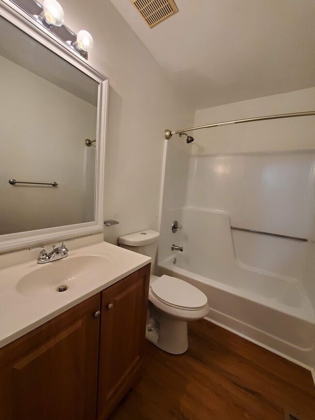 Building Photo - Two Bedroom Townhome in Churchland!