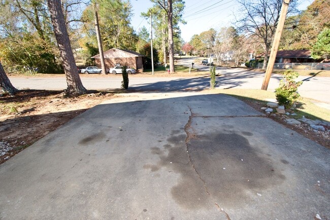 Building Photo - Comfortable Opelika Home — Convenient Location