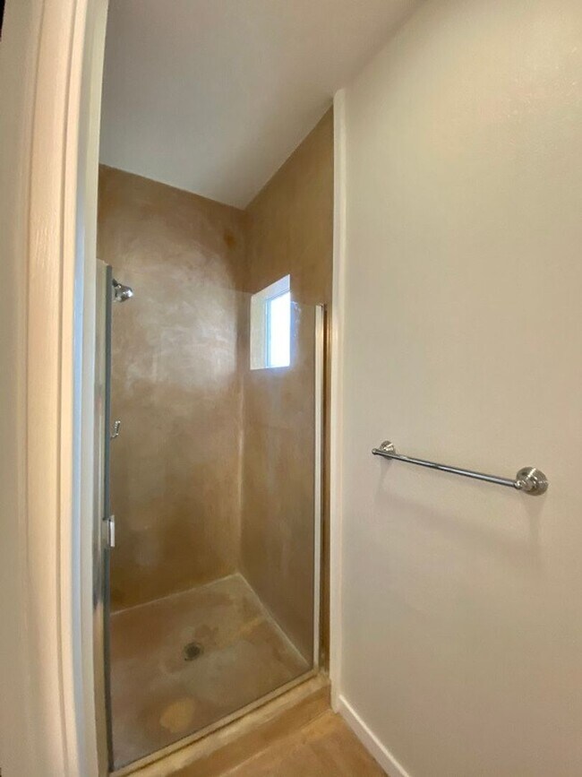Building Photo - 140 Valley Oak Dr